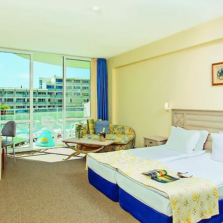 מלון Flora Park 4*