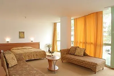 מלון Flora Park 4*