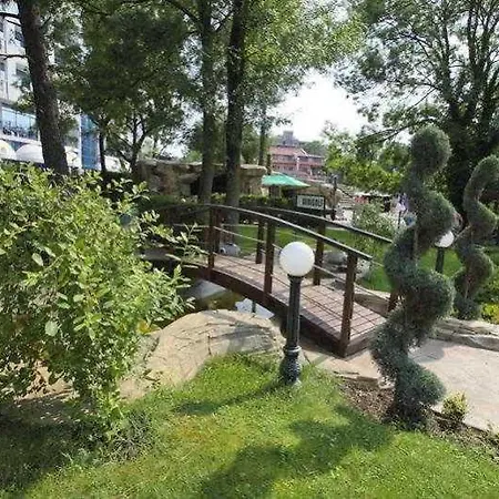Flora Park מלון